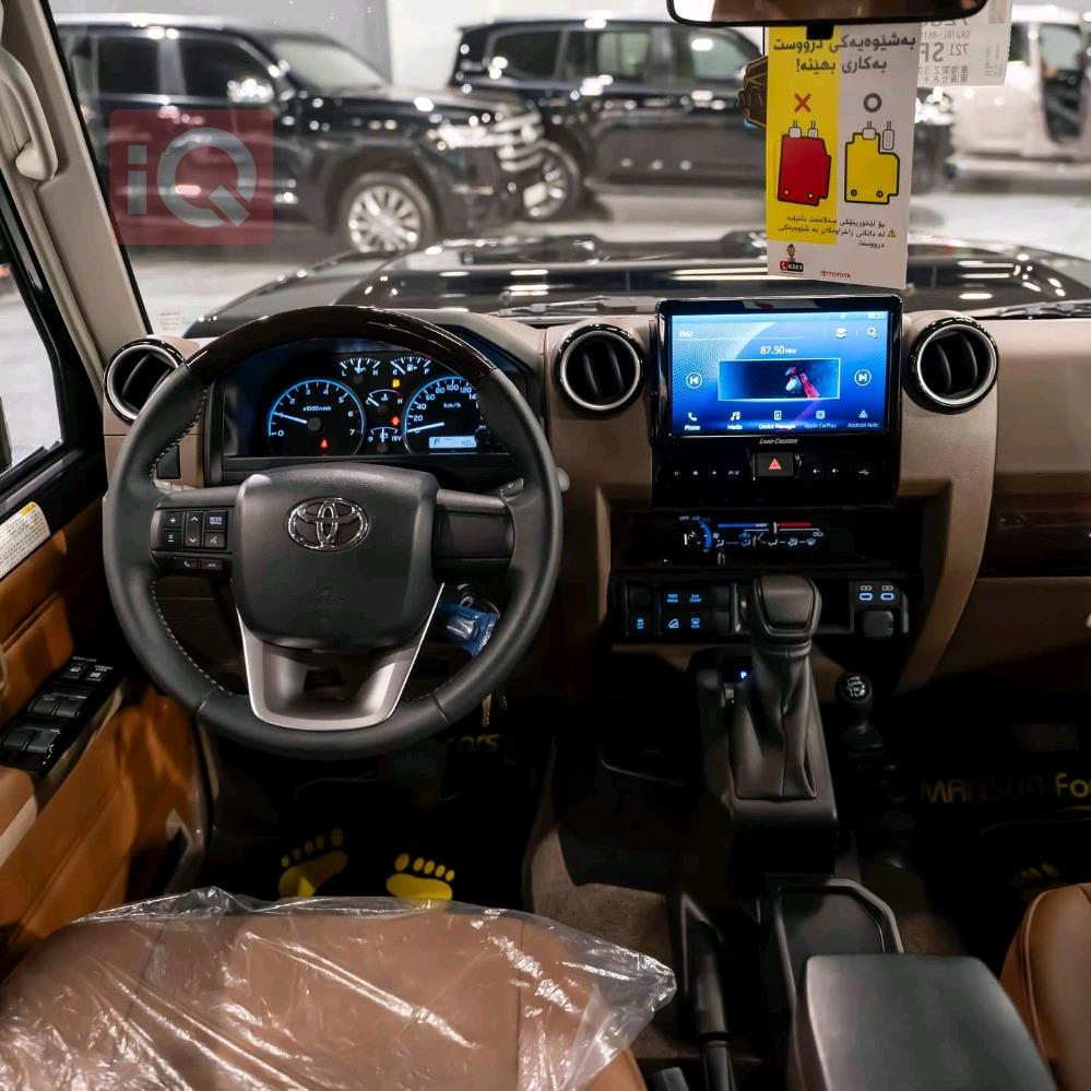 تۆیۆتا لاند کرۆزەر 76